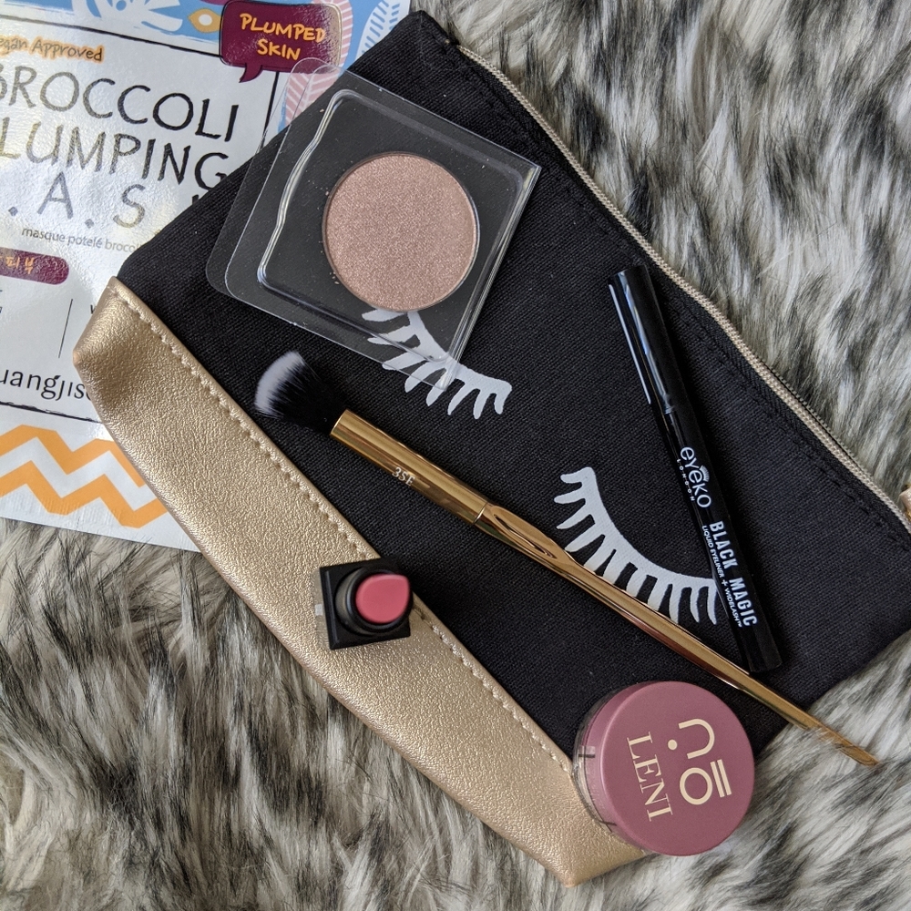Ipsy bag - Picture 2 of 6